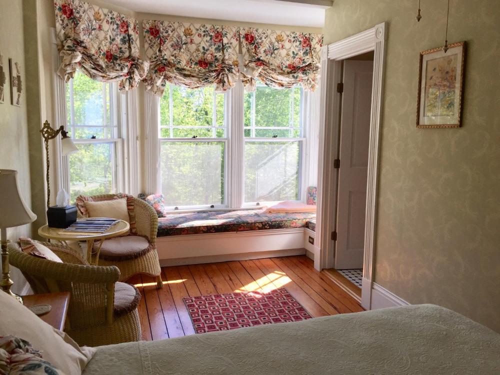 Queen Room with Garden View interior
