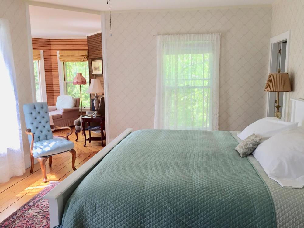 Deluxe Suite with Sea View interior